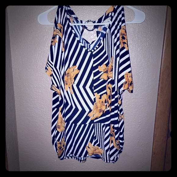 NAIF Tops - Slit shoulder blouse